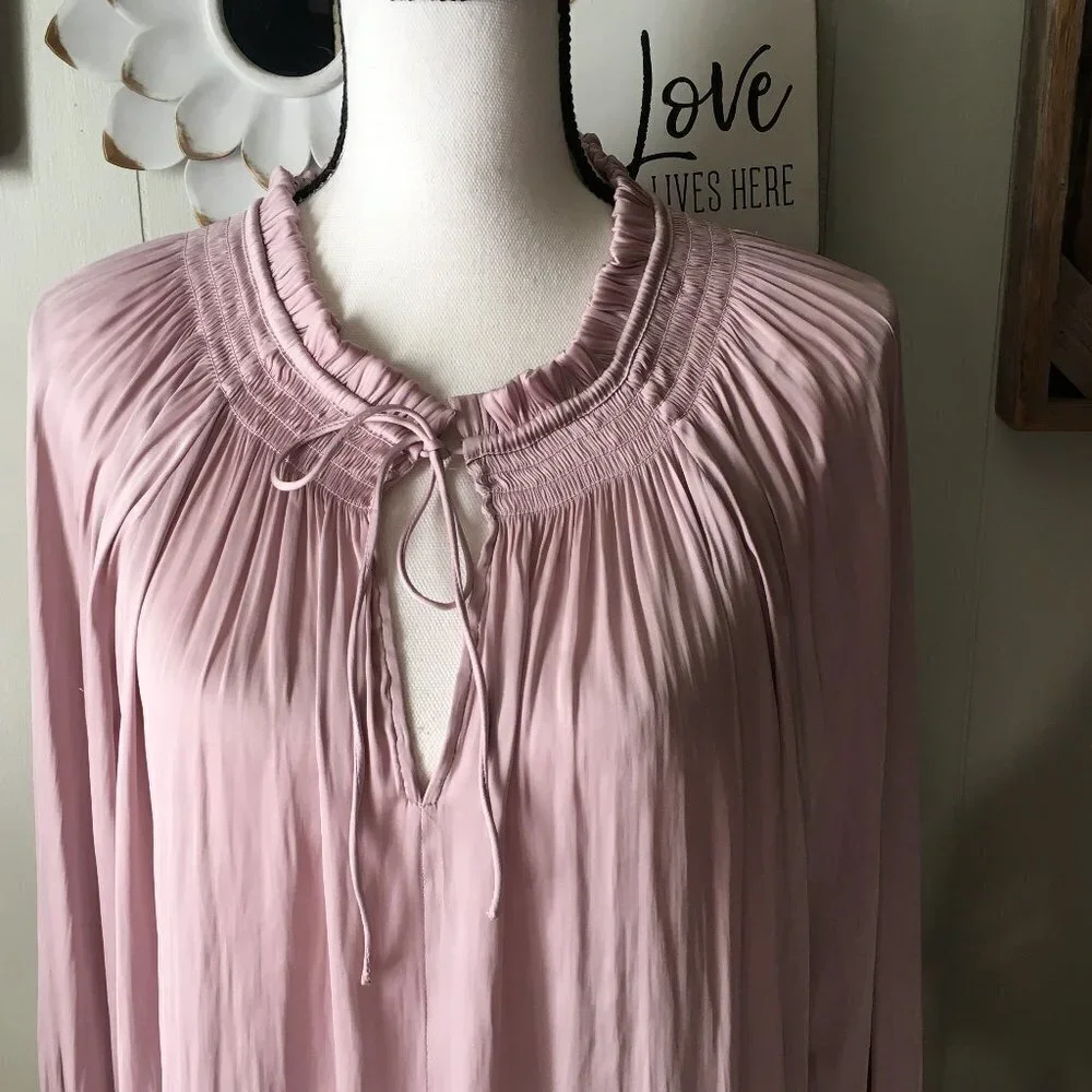 Chelsea & Theodore tie neck balloonsleeve blouse